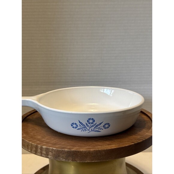 Vtg. Corning Ware, 6.5" Skillet, and Lid, 6.5" W x 10.25" w/Handle - Picture 9 of 11